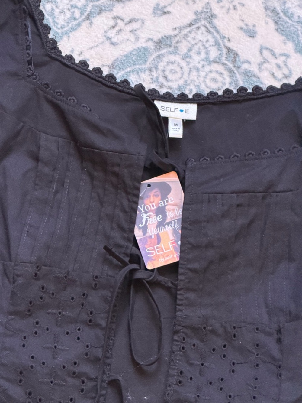 Black Puff-Sleeve Tie-Front Crop Top - Brand: - Picture 2 of 3